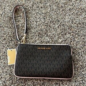 Michael Kors Jet Set Travel Powder Blush Large Wristlet